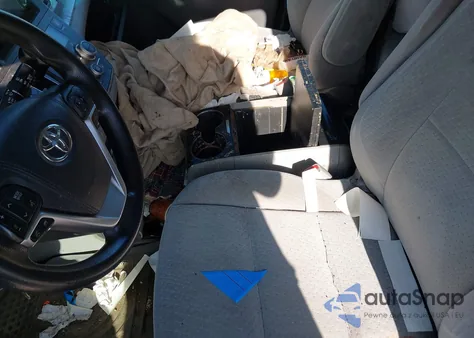 2015 Toyota Sienna Le 7 Passenger z USA, uszkodzony, nr VIN 5TDJK3DC6FS094668